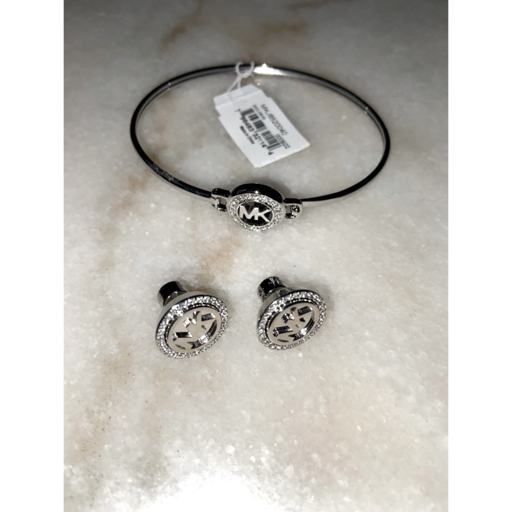 Bracelet and earring set